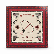 Boîte de 100 allumettes Paddywax Bow & Arrow, arc et flèche bordeaux, sur fond blanc