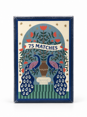 Boîte de 75 allumettes A Dopo Peacock de Paddywax, motif deux paons sur fond blanc