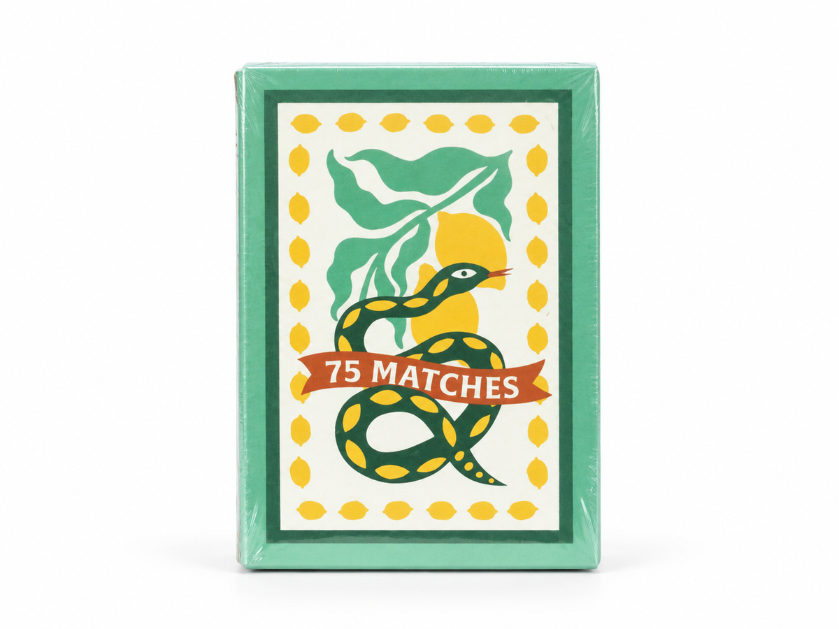 Boîte verte de 75 allumettes A Dopo Paddywax, motif serpent et citrons, sur fond blanc