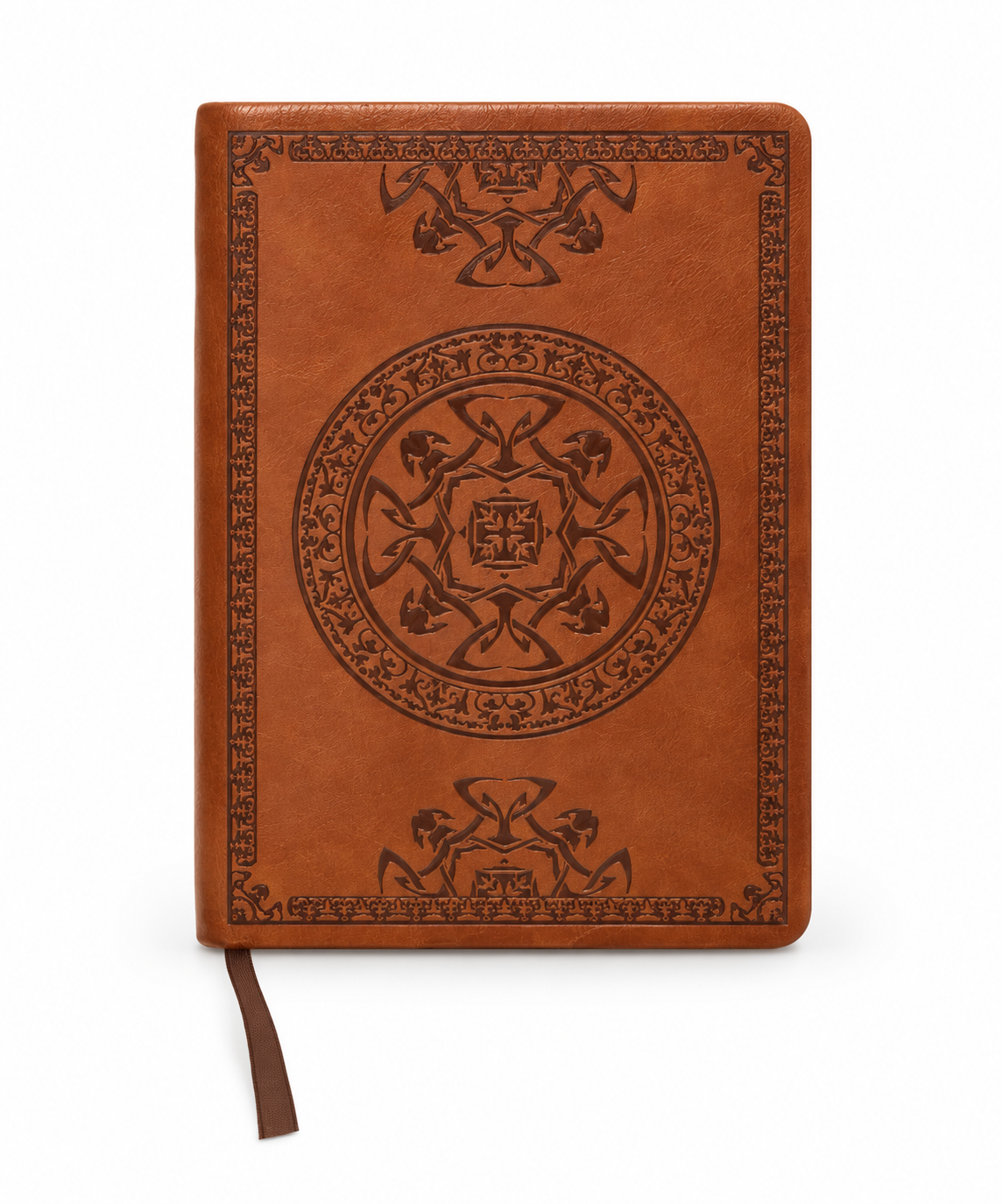 Carnet marron à motifs celtiques, couverture sans étiquette sur fond blanc