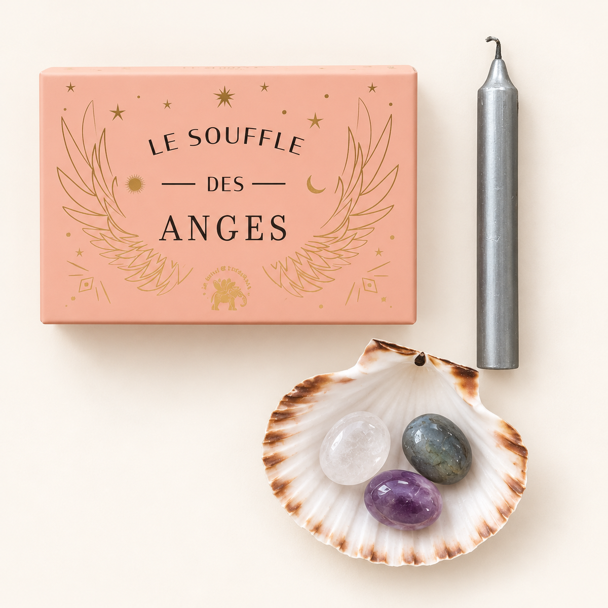 Un instant d’inspiration : Le Souffle des Anges — oracle, bougie argentée, trois pierres et coquille Saint-Jacques